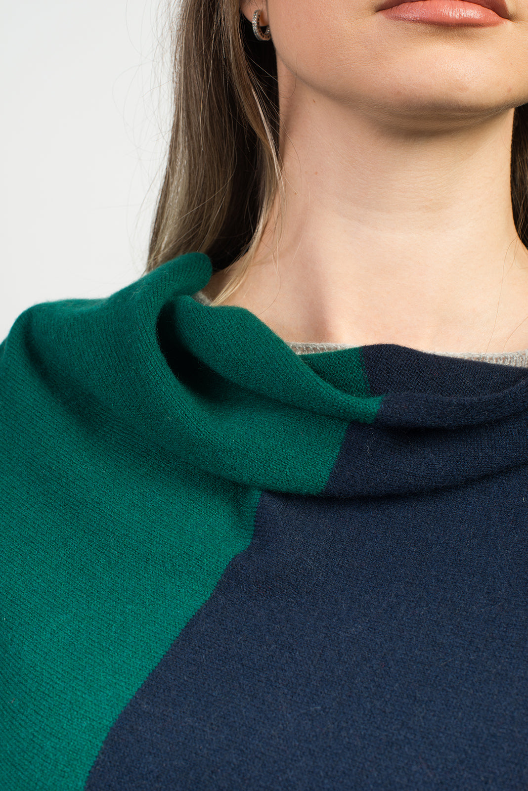 Blue-Green Women's Two-Tone 100% Cashmere Wrap, view 4