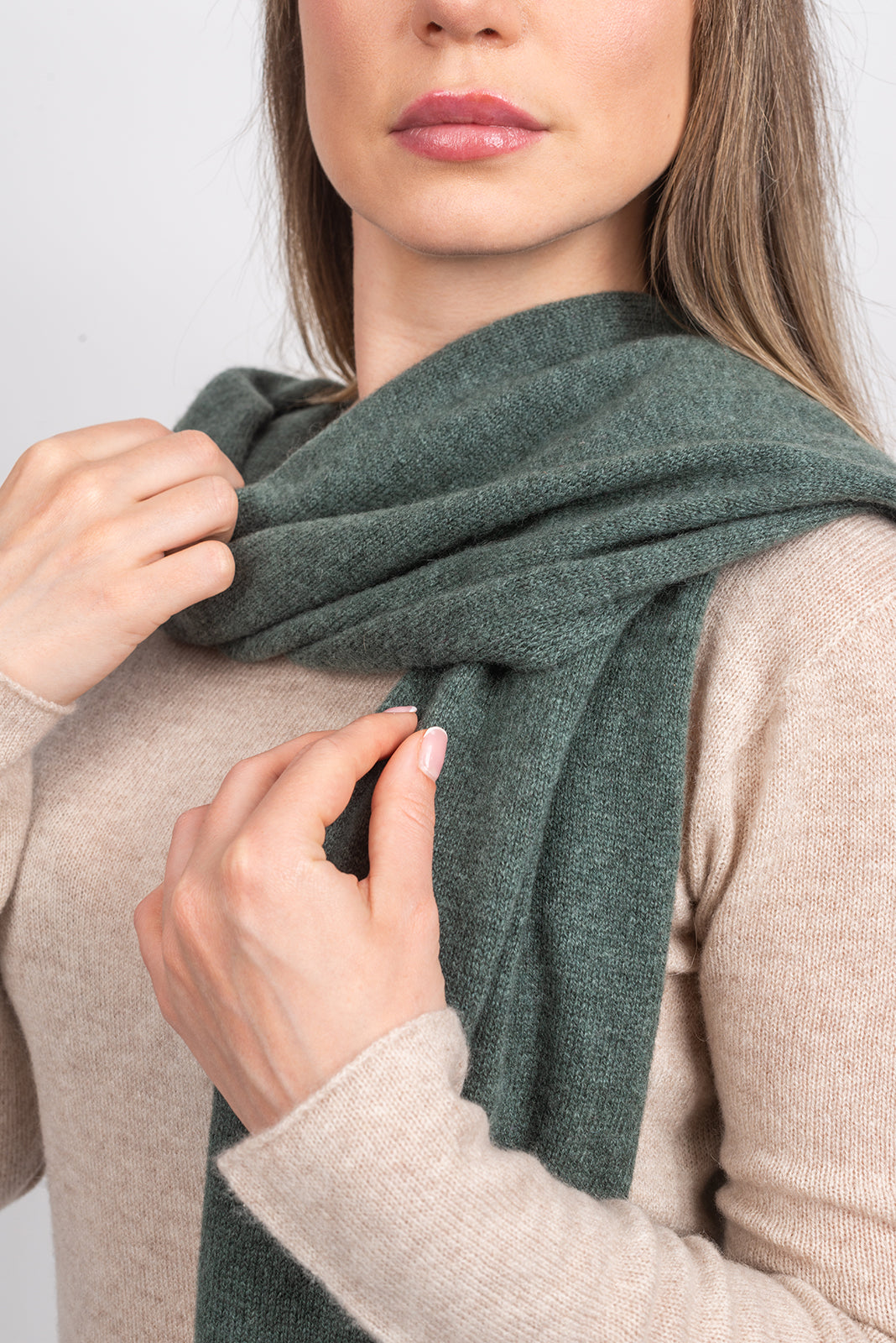Sage Women's Wide 100% Cashmere Scarf, view 4