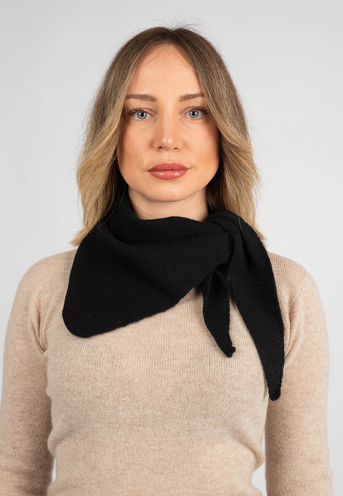 Women's 100% Cashmere Triangle Scarf, black | Dalle Piane Cashmere