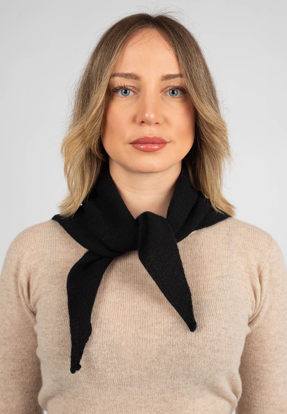 Women's 100% Cashmere Triangle Scarf, black | Dalle Piane Cashmere