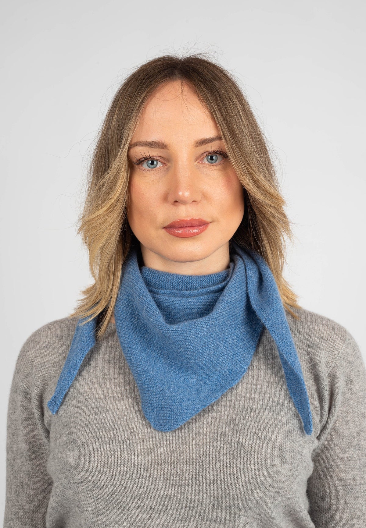 Women's 100% Cashmere Triangle Scarf, light blue | Dalle Piane Cashmere