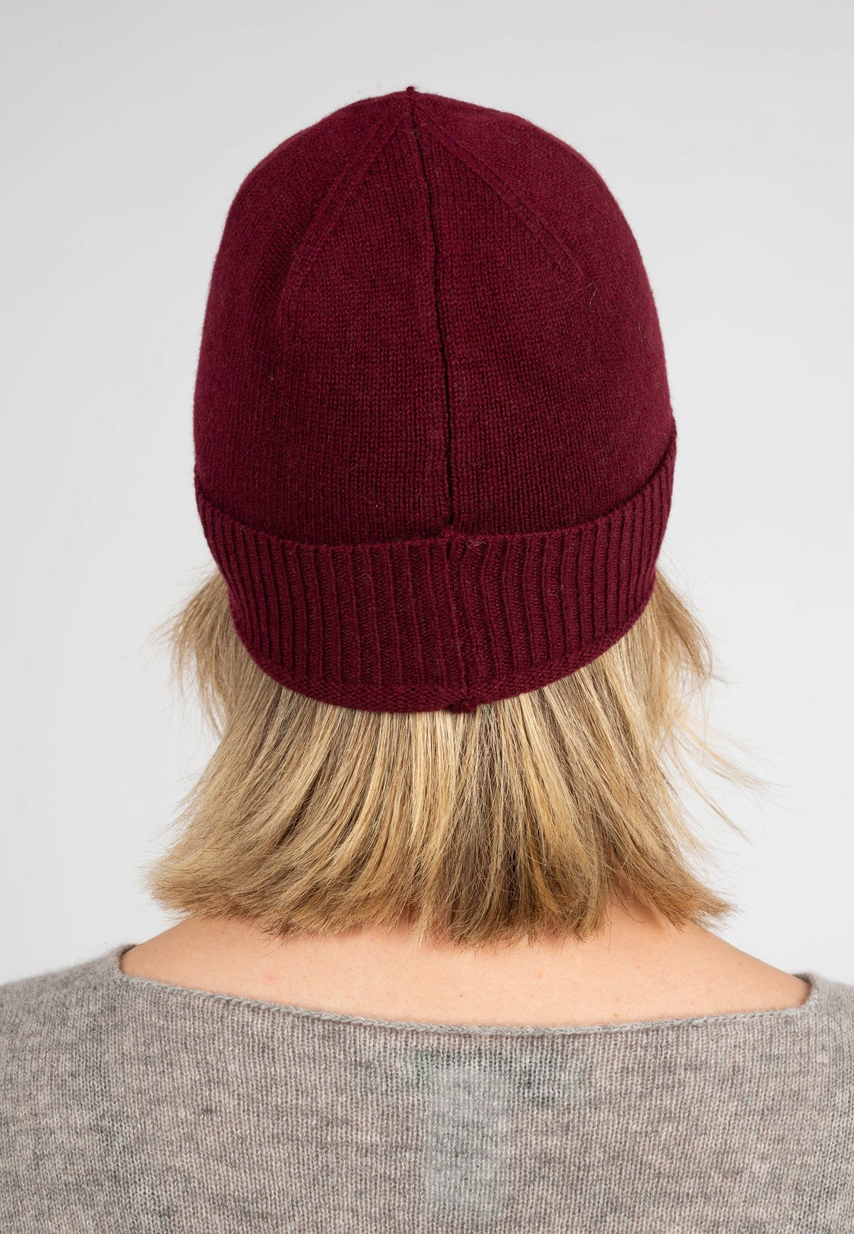 Women's Plain-Knit 100% Cashmere Beanie, burgundy | Dalle Piane Cashmere