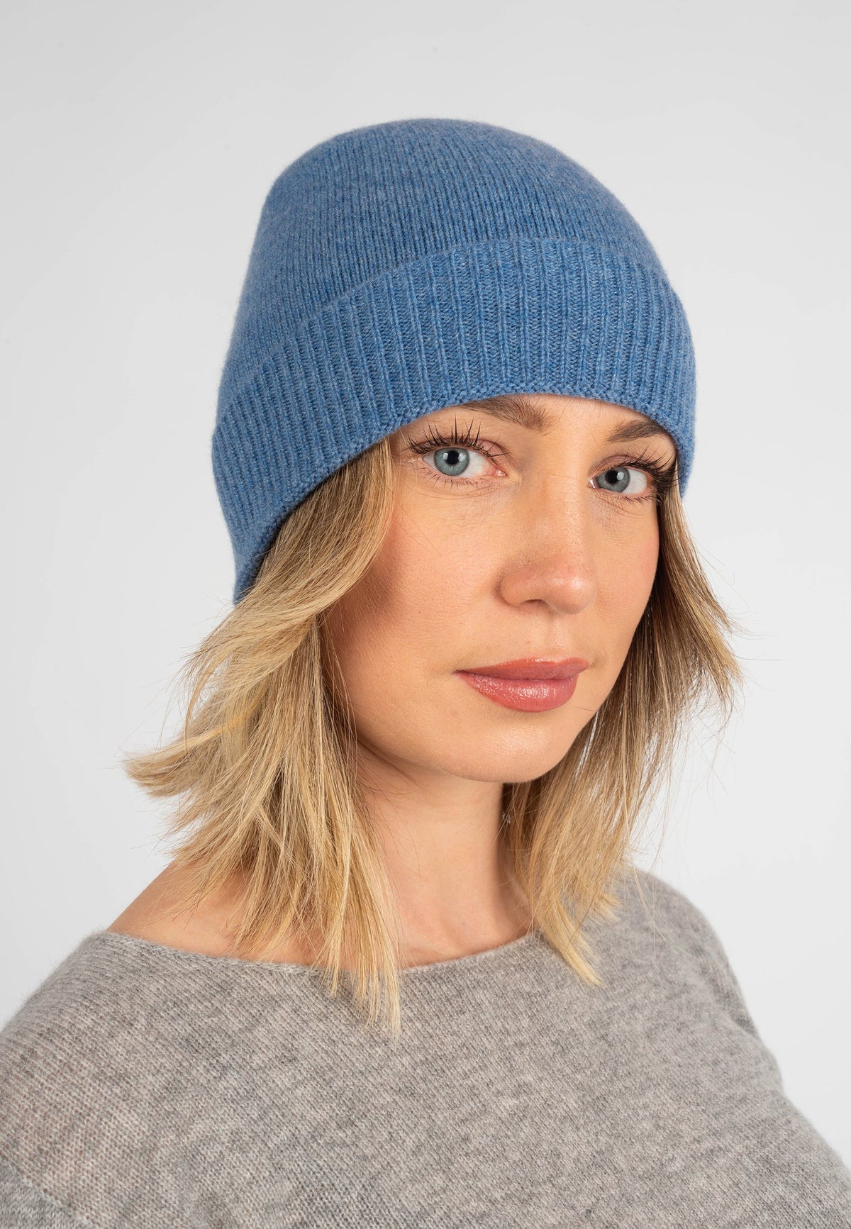 Women's Plain-Knit 100% Cashmere Beanie, light blue | Dalle Piane Cashmere