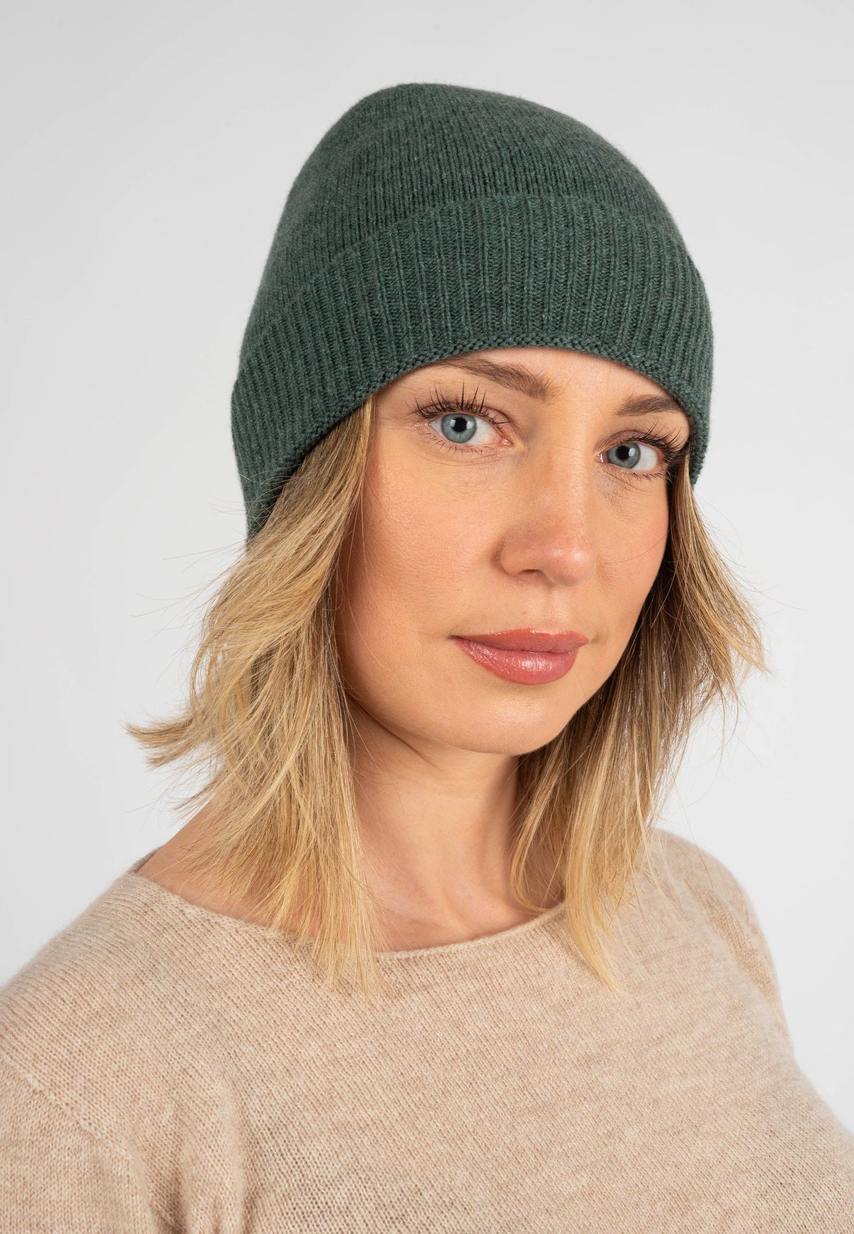 Women's Plain-Knit 100% Cashmere Beanie, sage | Dalle Piane Cashmere