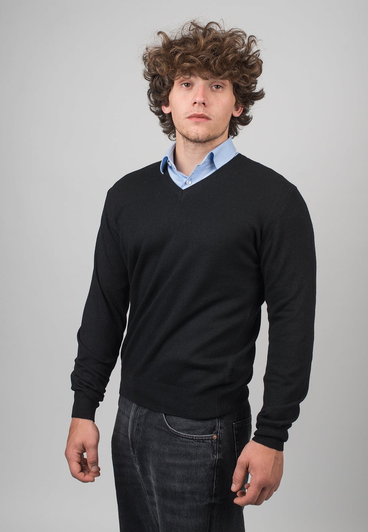 Black Men's Cashmere Blend V-Neck, view 2