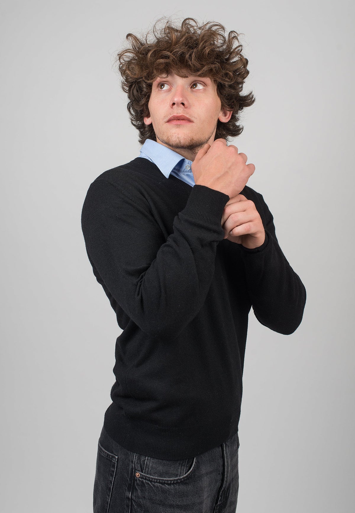 Black Men's Cashmere Blend V-Neck, view 3