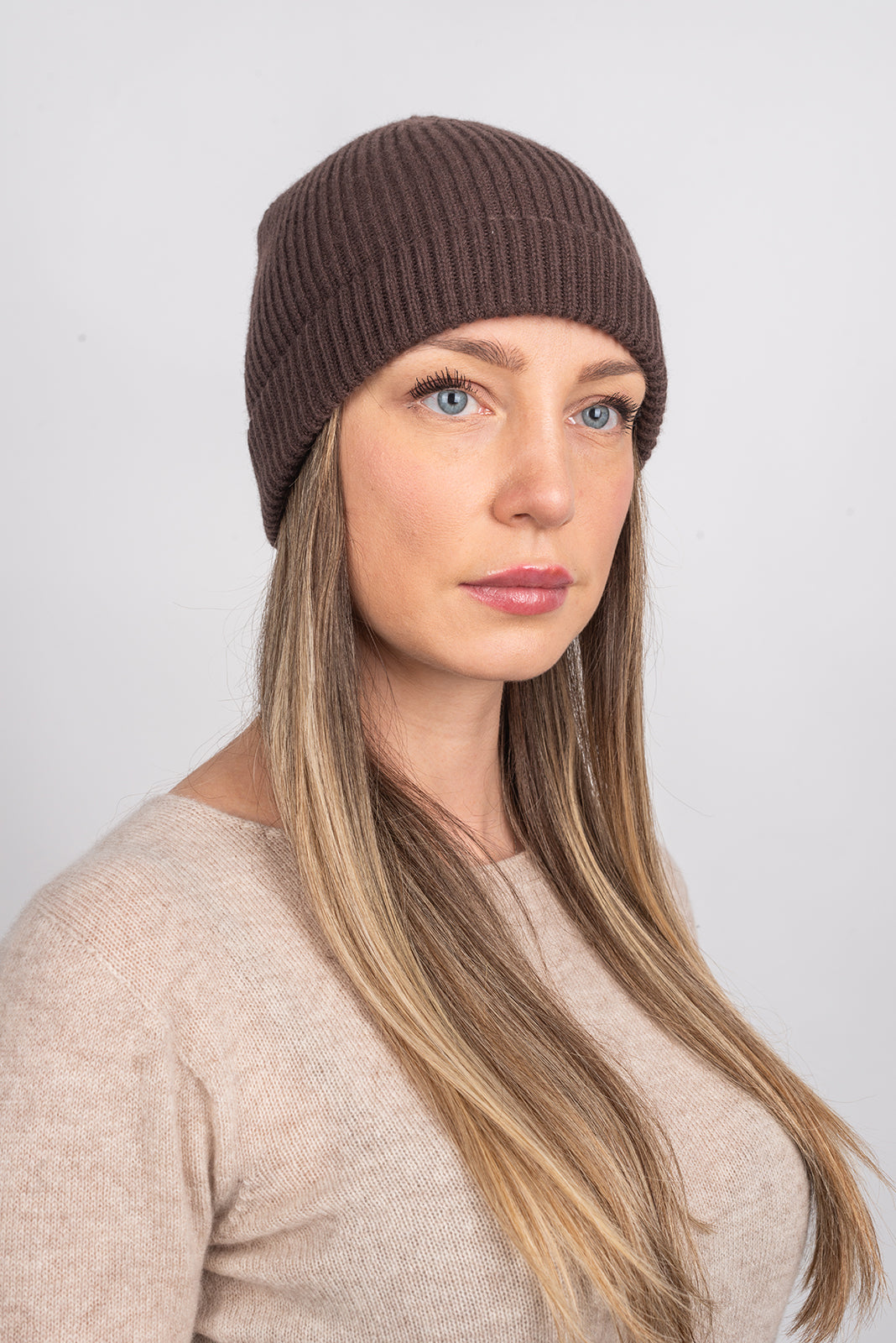 Brown Women's Fisherman's Rib 100% Cashmere Beanie, view 2