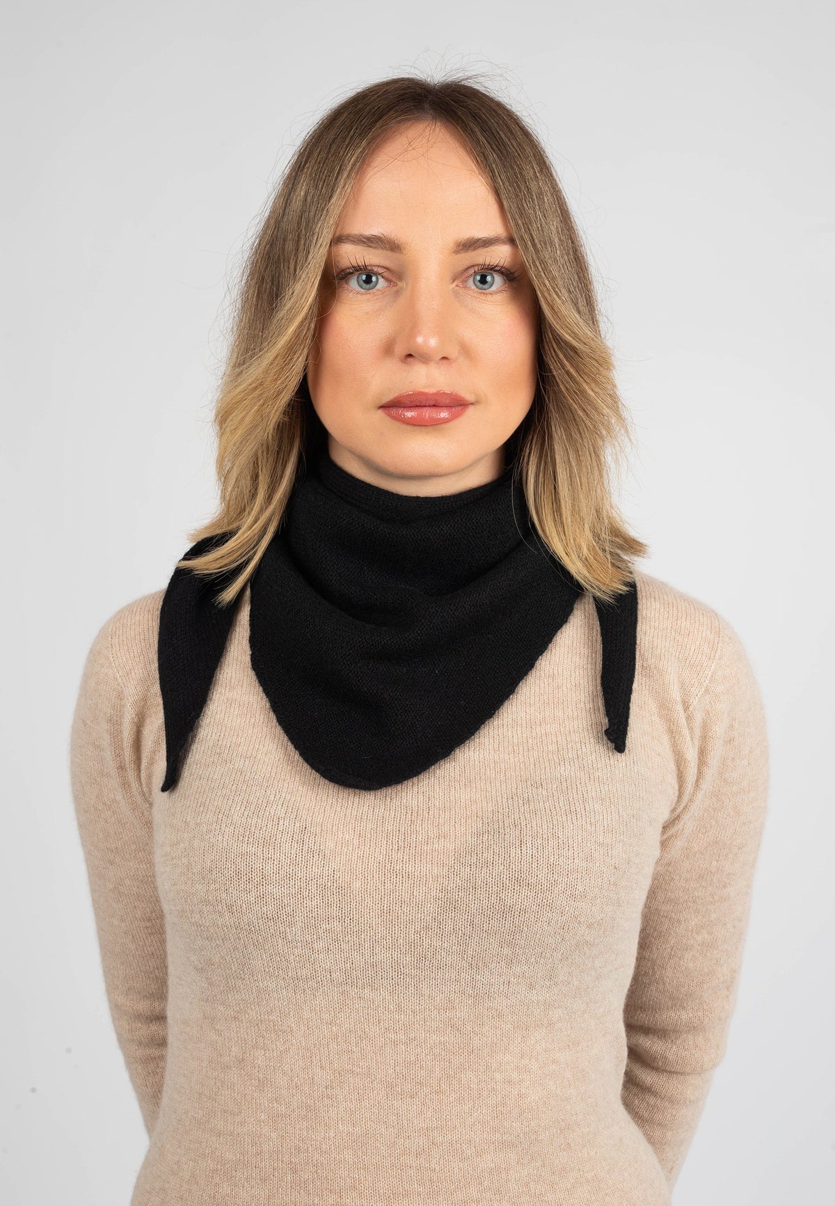 Women's 100% Cashmere Triangle Scarf, black | Dalle Piane Cashmere