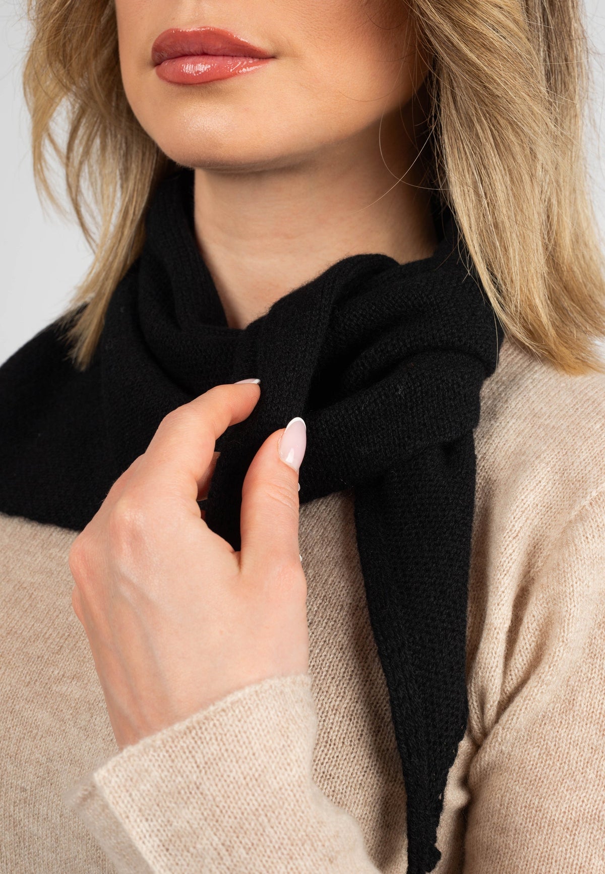 Women's 100% Cashmere Triangle Scarf, black | Dalle Piane Cashmere