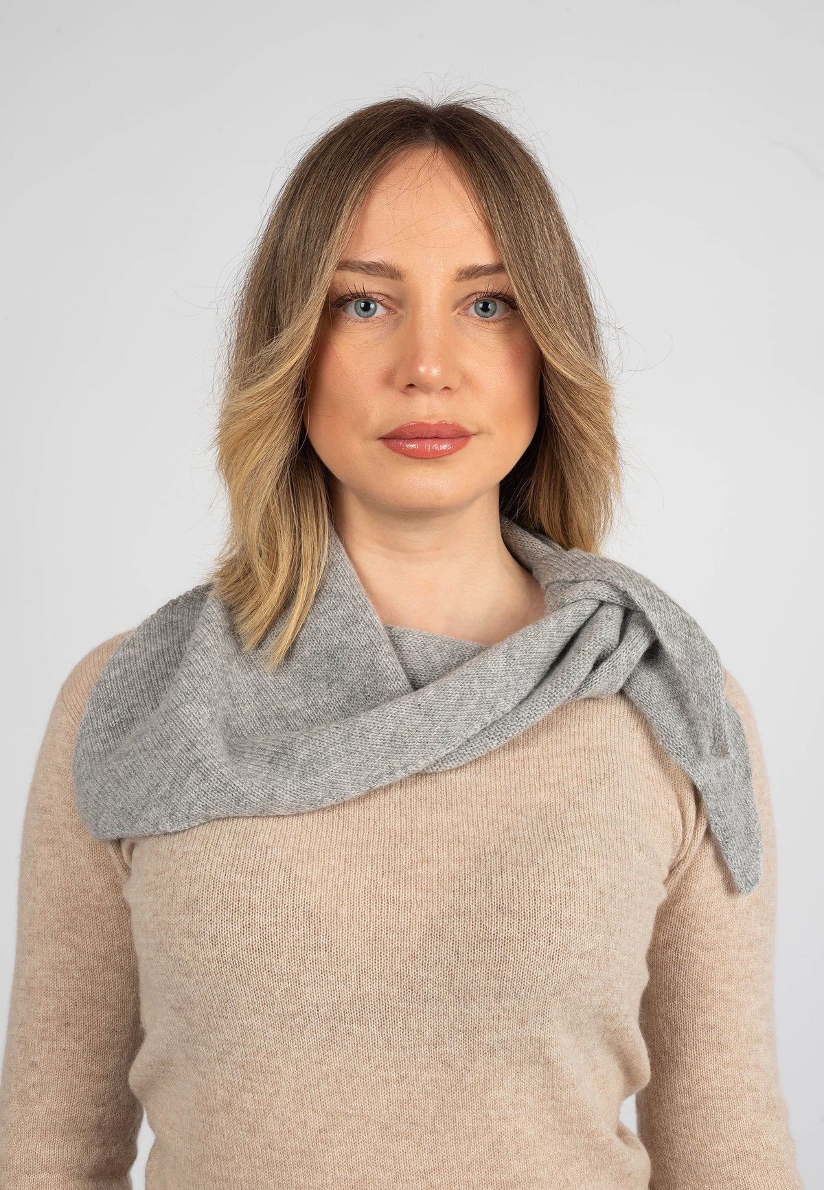 Women's 100% Cashmere Triangle Scarf, gray | Dalle Piane Cashmere