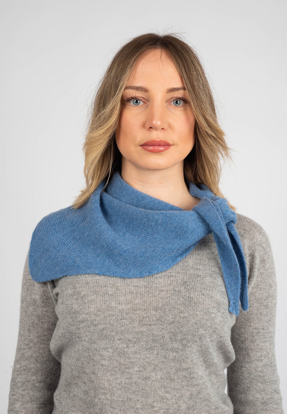 Women's 100% Cashmere Triangle Scarf, light blue | Dalle Piane Cashmere