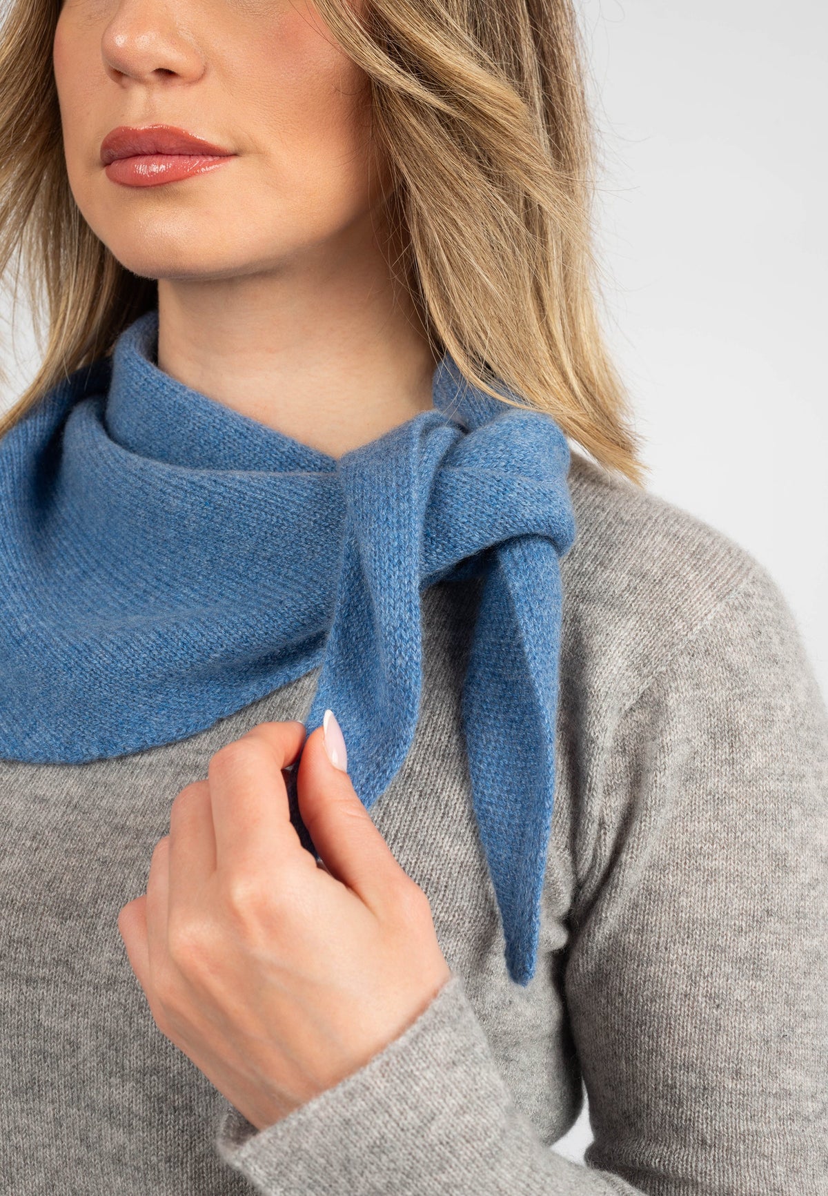 Women's 100% Cashmere Triangle Scarf, light blue | Dalle Piane Cashmere