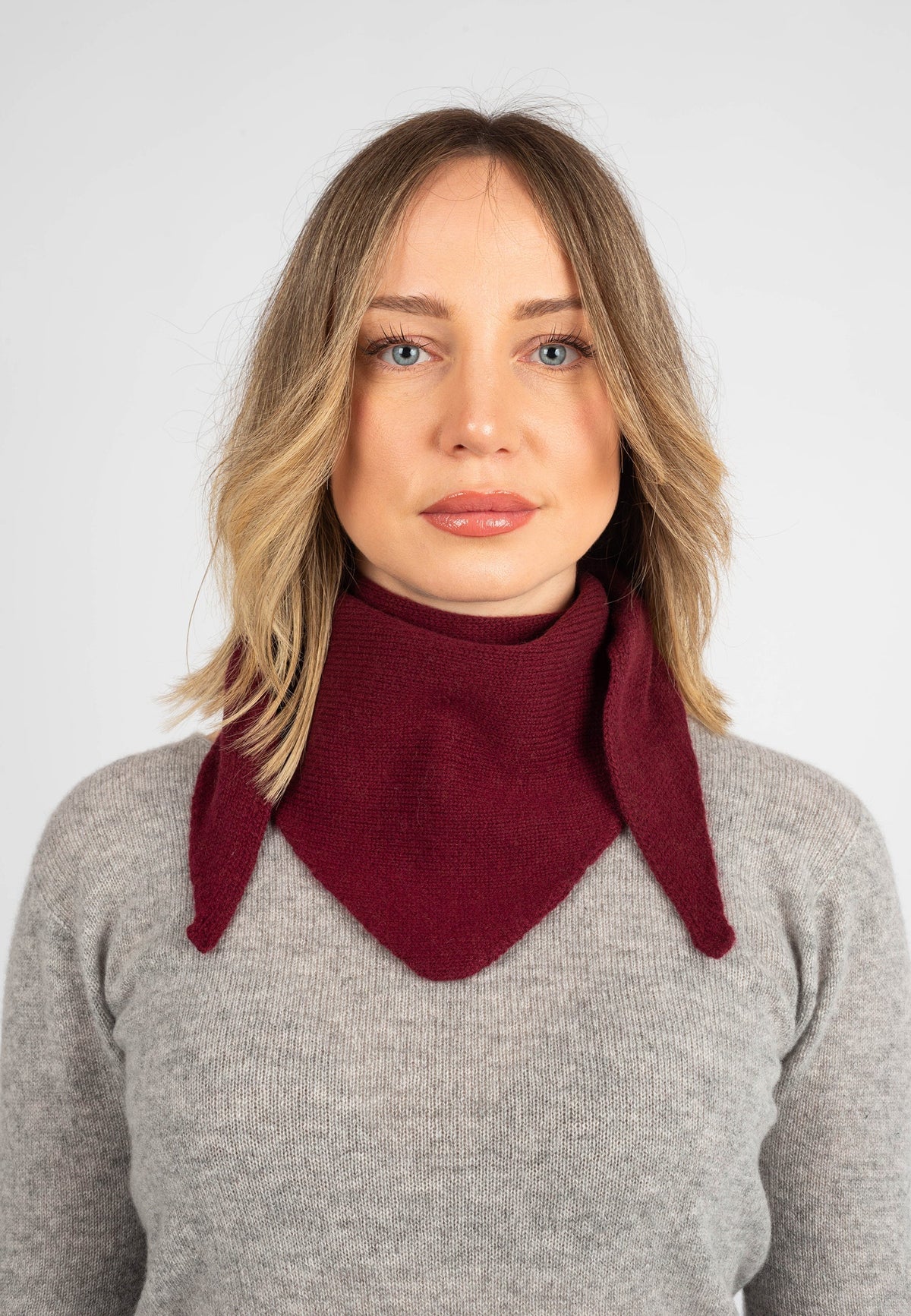 Women's 100% Cashmere Triangle Scarf, burgundy | Dalle Piane Cashmere