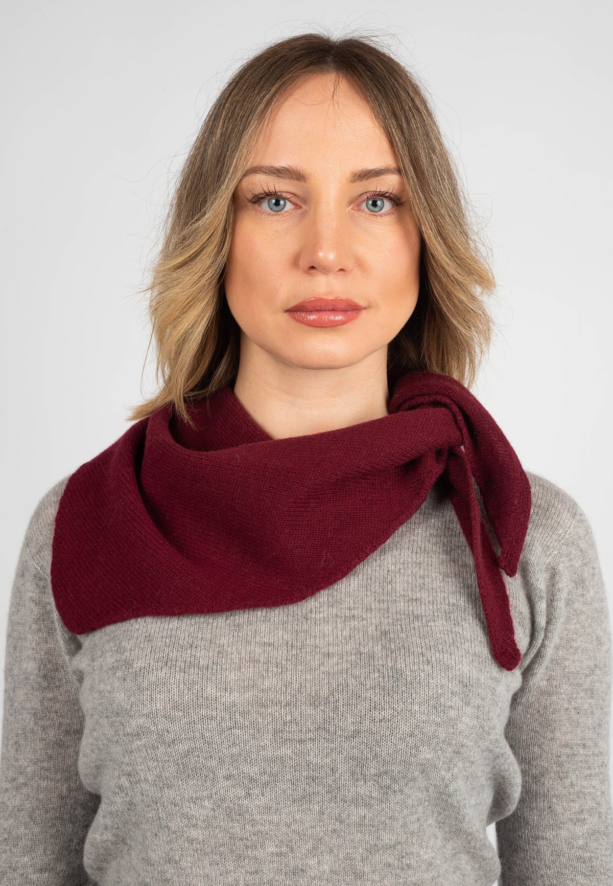 Women's 100% Cashmere Triangle Scarf, burgundy | Dalle Piane Cashmere