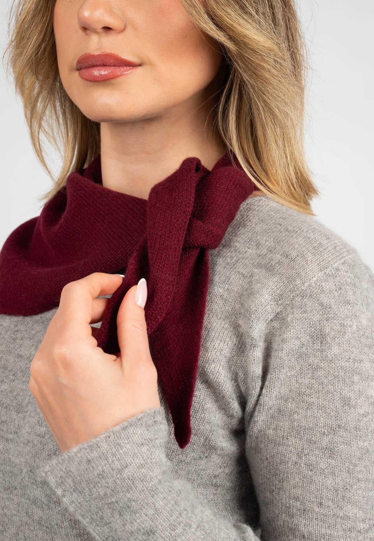 Women's 100% Cashmere Triangle Scarf, burgundy | Dalle Piane Cashmere