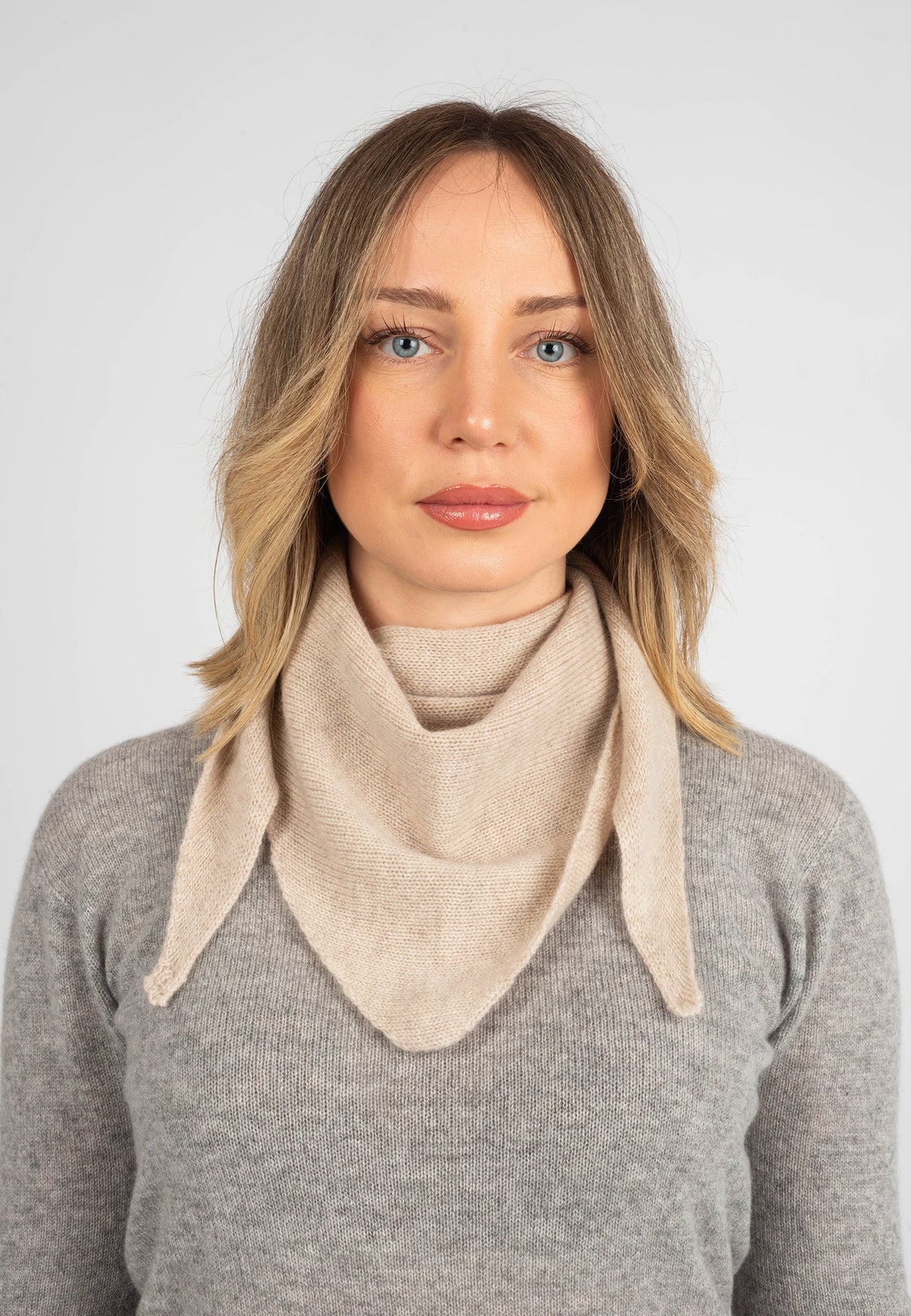 Women's 100% Cashmere Triangle Scarf, beige | Dalle Piane Cashmere