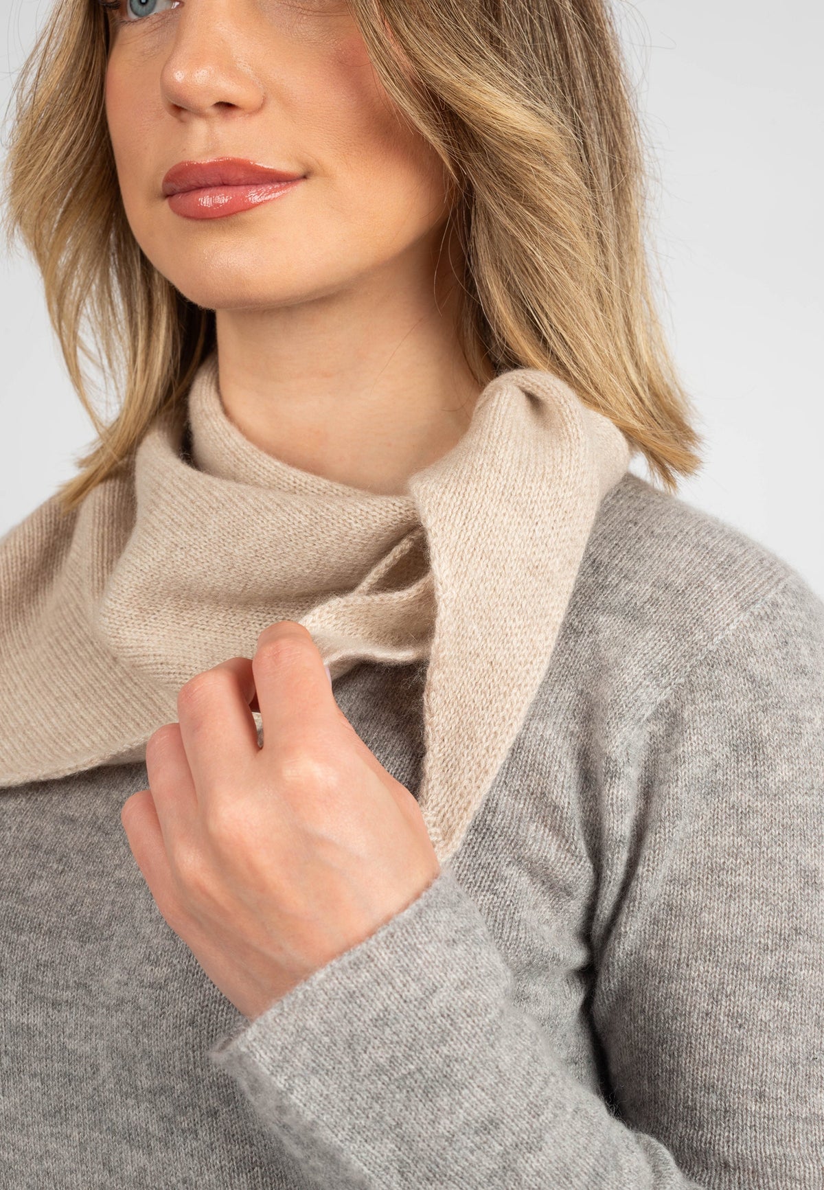 Women's 100% Cashmere Triangle Scarf, beige | Dalle Piane Cashmere