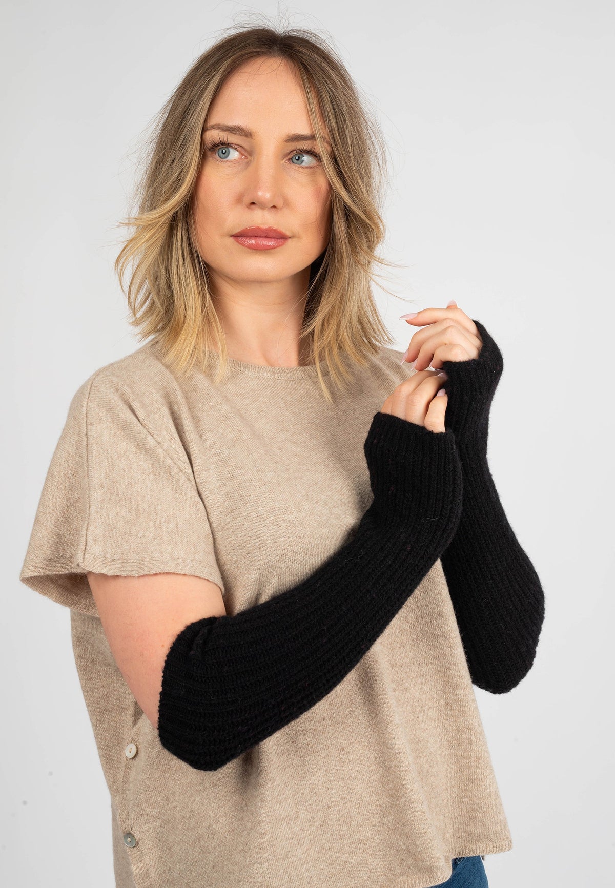 Women's Cashmere Blend Arm Warmers, black | Dalle Piane Cashmere