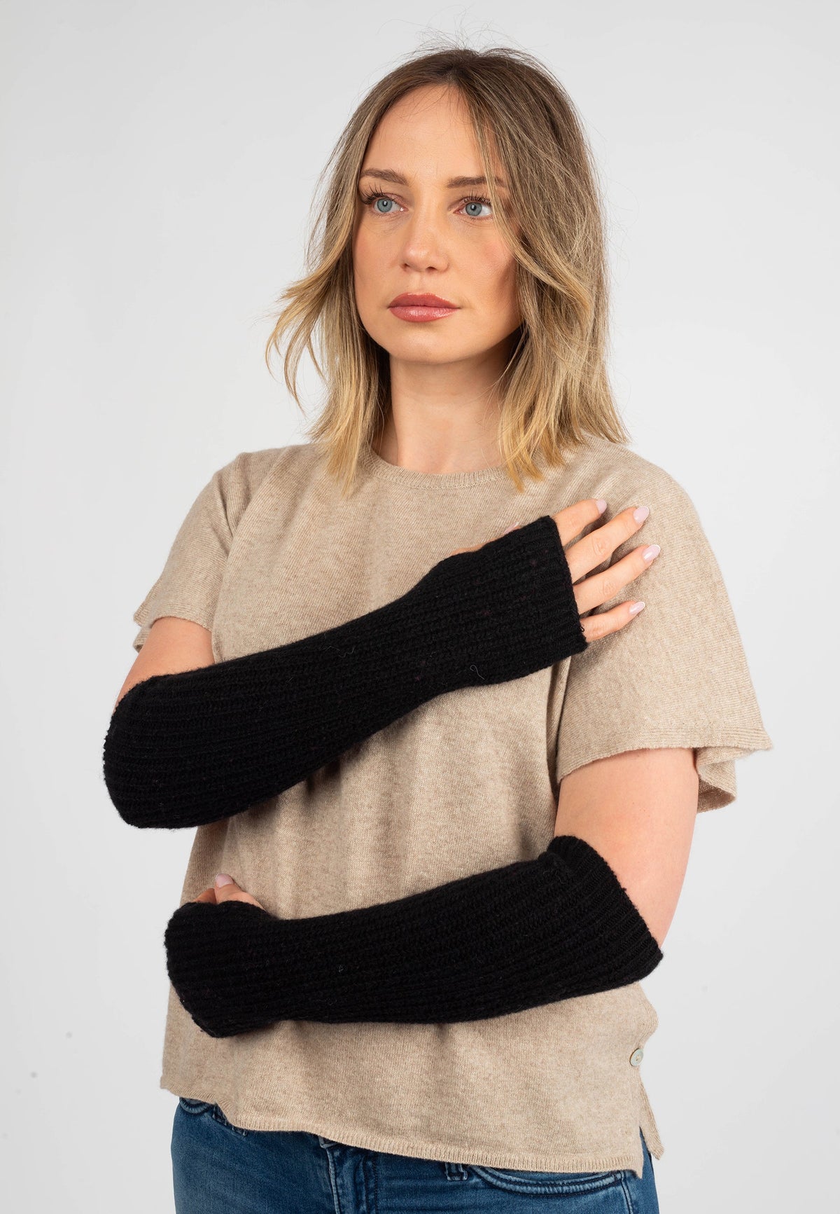 Women's Cashmere Blend Arm Warmers, black | Dalle Piane Cashmere