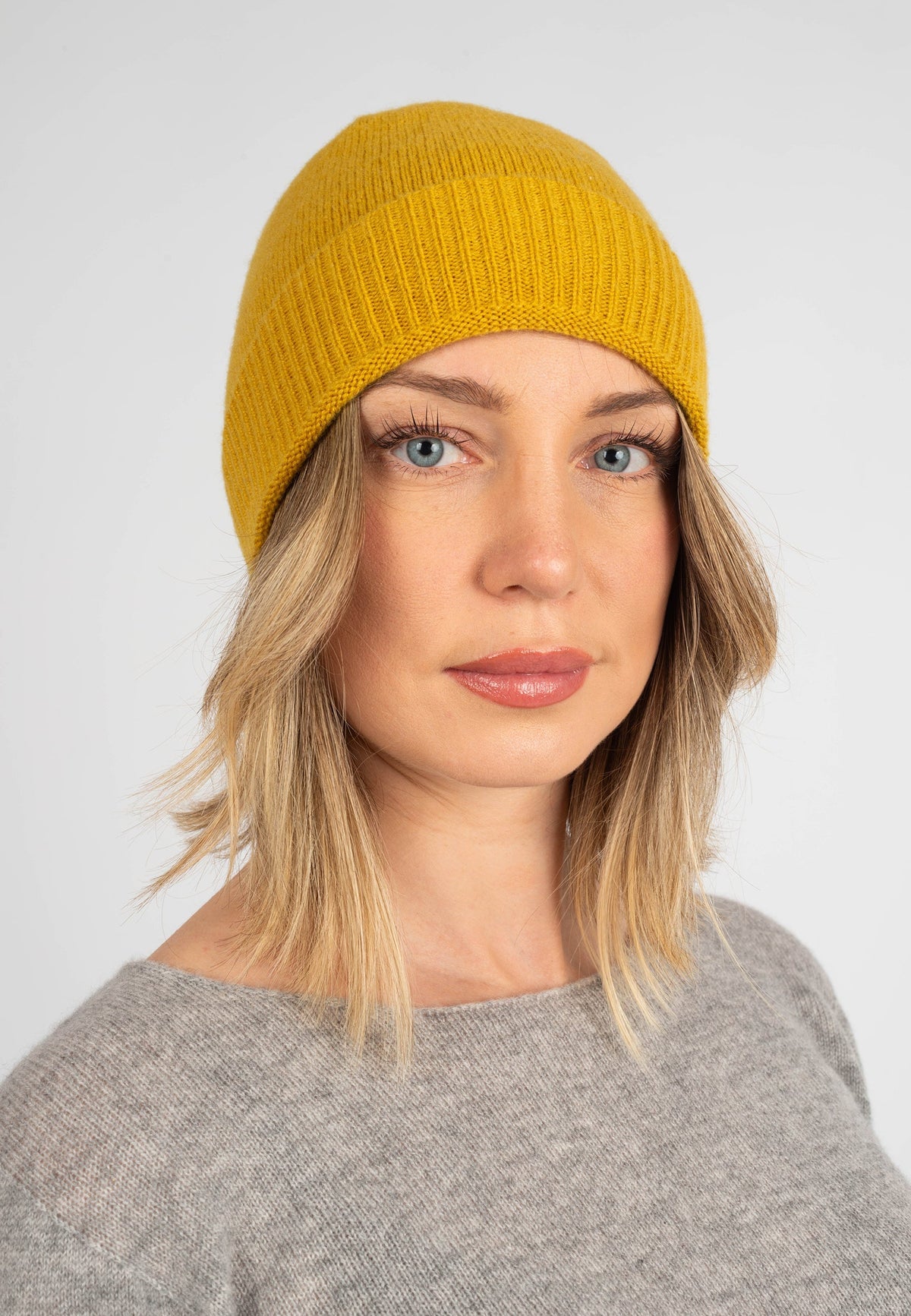 Women's Plain-Knit 100% Cashmere Beanie, yellow | Dalle Piane Cashmere