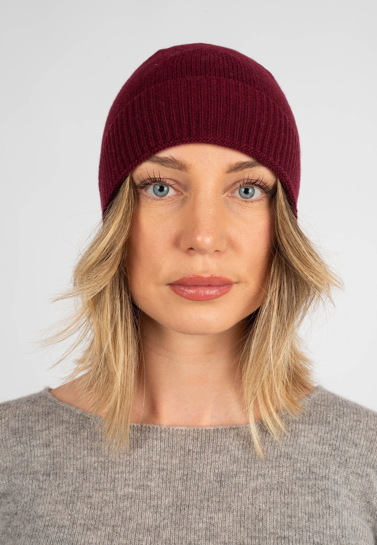 Women's Plain-Knit 100% Cashmere Beanie, burgundy | Dalle Piane Cashmere