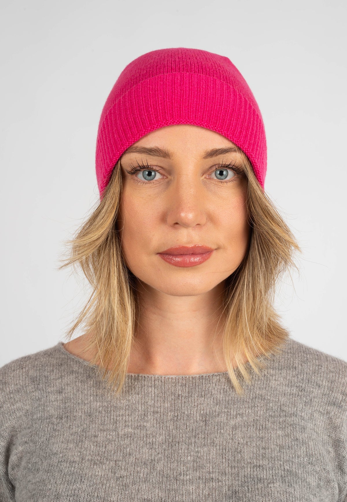 Women's Plain-Knit 100% Cashmere Beanie, fuchsia | Dalle Piane Cashmere