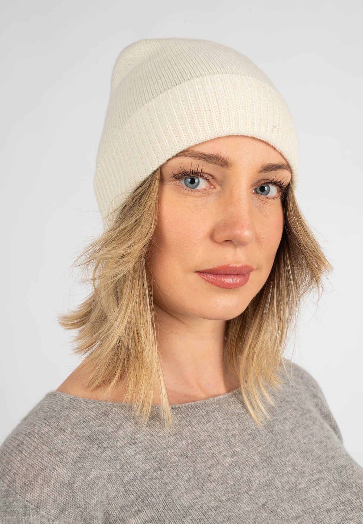 Women's Plain-Knit 100% Cashmere Beanie, cream | Dalle Piane Cashmere