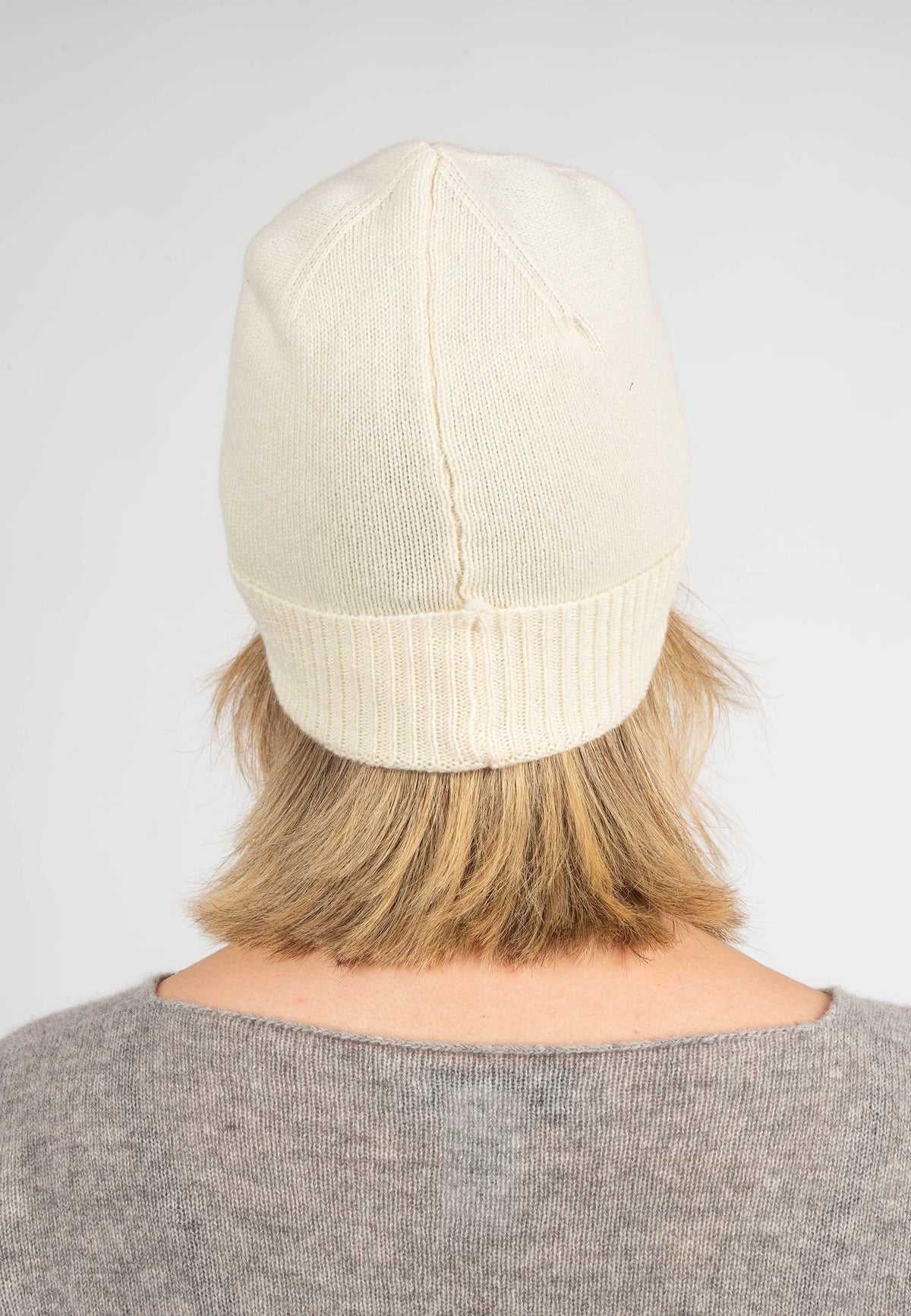 Women's Plain-Knit 100% Cashmere Beanie, cream | Dalle Piane Cashmere