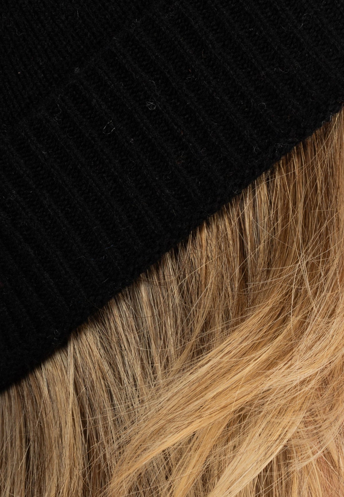 Women's Plain-Knit 100% Cashmere Beanie, black | Dalle Piane Cashmere