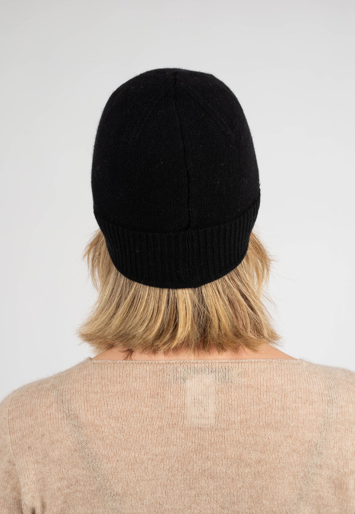 Women's Plain-Knit 100% Cashmere Beanie, black | Dalle Piane Cashmere
