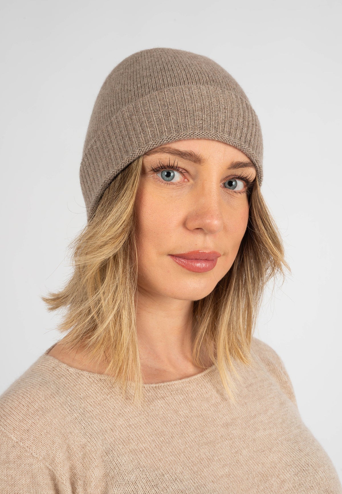 Women's Plain-Knit 100% Cashmere Beanie, mink | Dalle Piane Cashmere