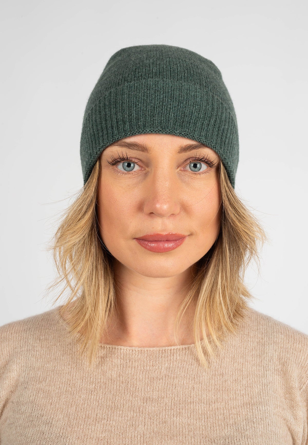Women's Plain-Knit 100% Cashmere Beanie, sage | Dalle Piane Cashmere
