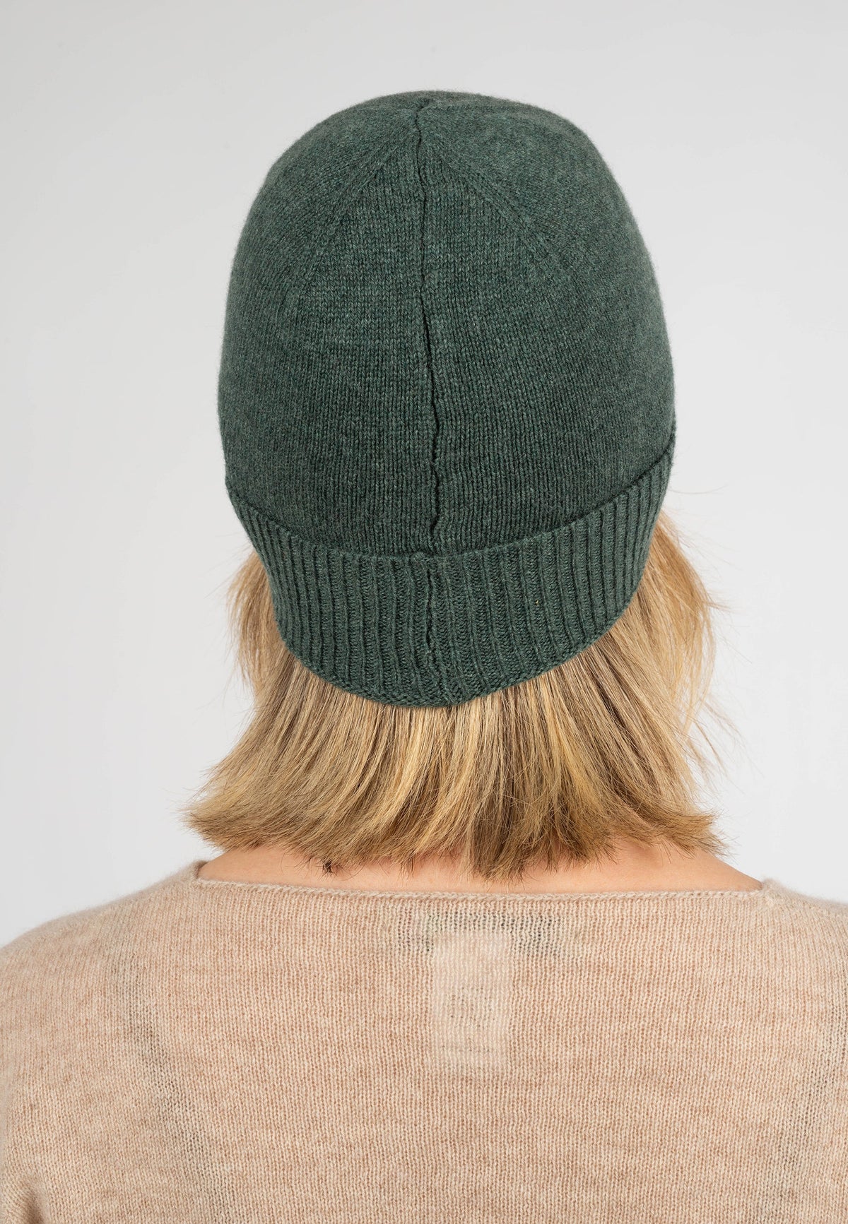 Women's Plain-Knit 100% Cashmere Beanie, sage | Dalle Piane Cashmere