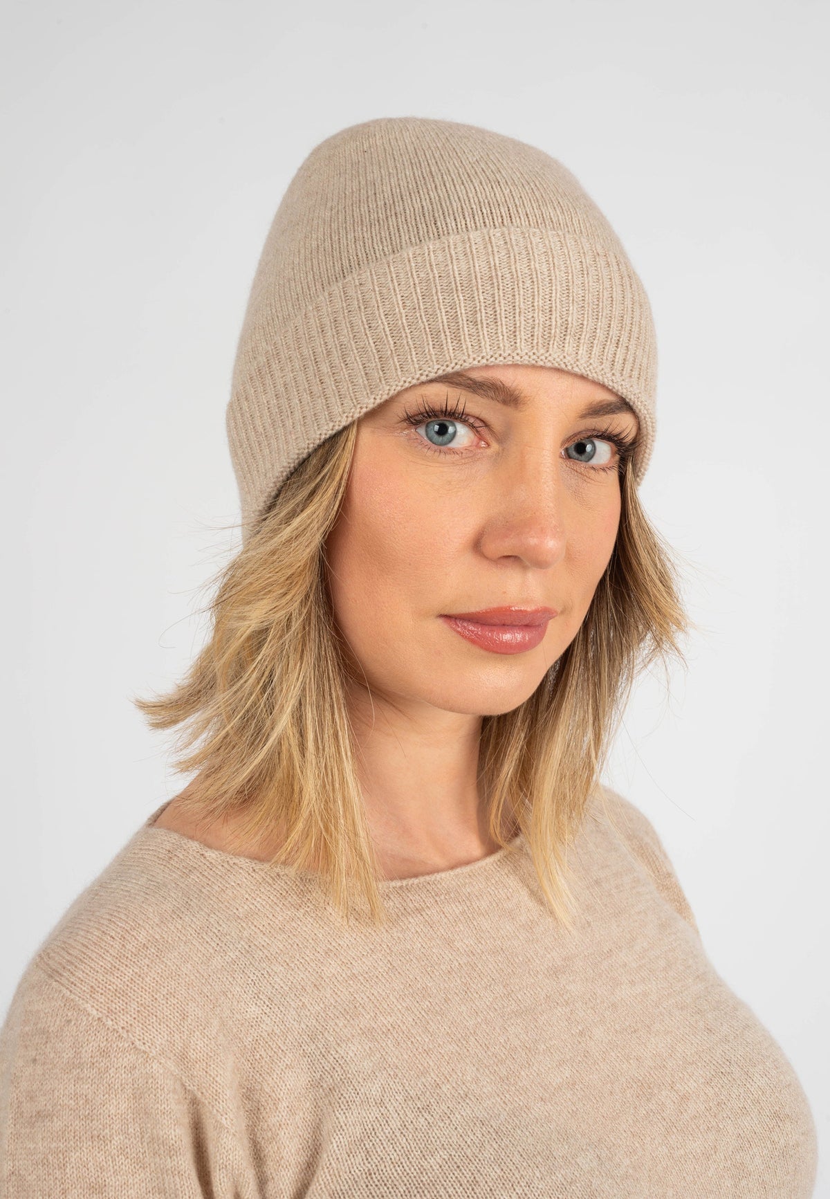 Women's Plain-Knit 100% Cashmere Beanie, beige | Dalle Piane Cashmere