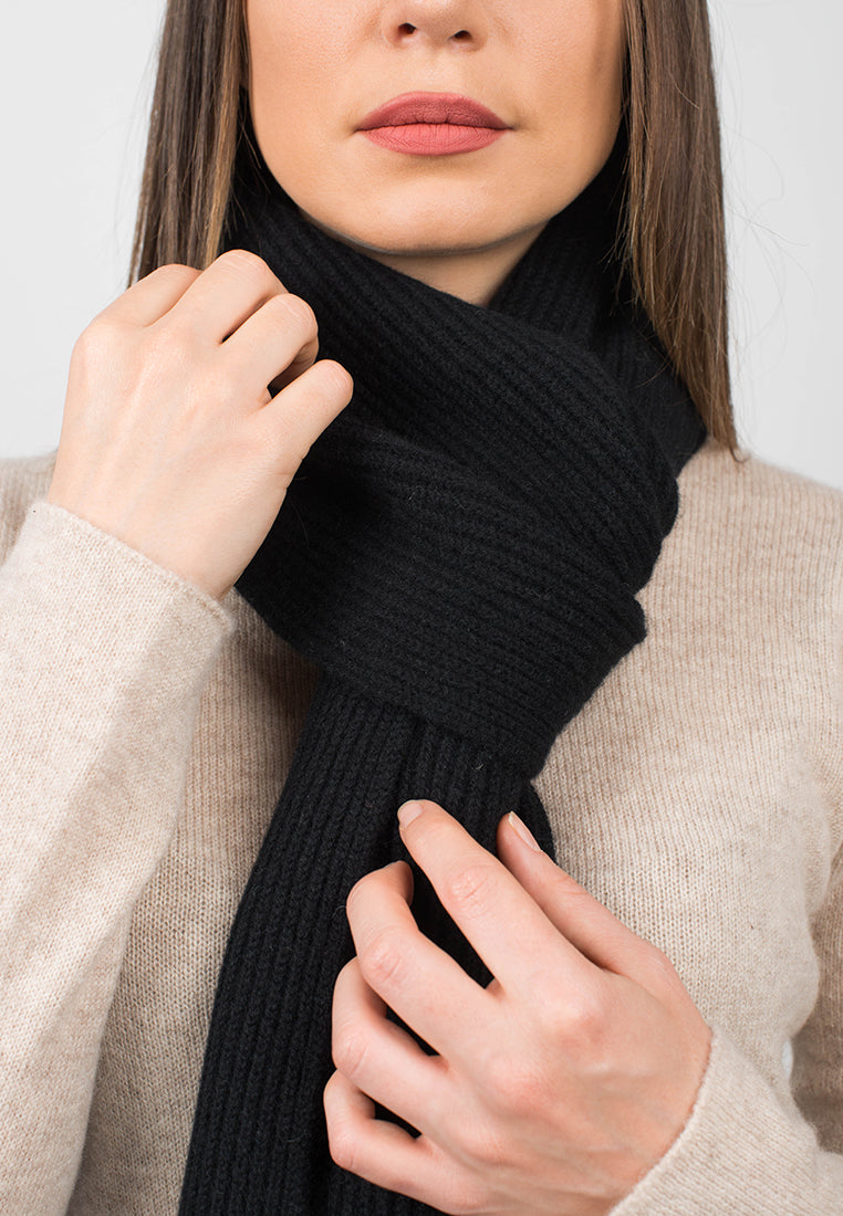 Black Women's Fisherman's Rib 100% Cashmere Scarf, view 3
